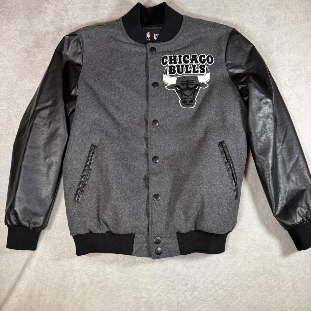 NBA Chicago Bulls Varsity Jacket Grey Wool Blend Faux Leather Sleeves Medium